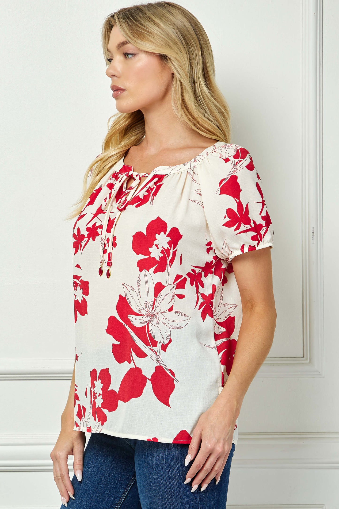 Short Sleeve Beaded Tie Neck Mandarin Collar Blouse in Red/Cream